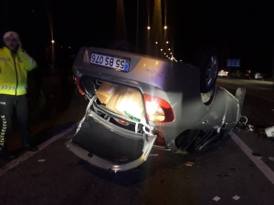 Bariyerlere Çarpan Otomobil Takla Attı: 1 Yaralı