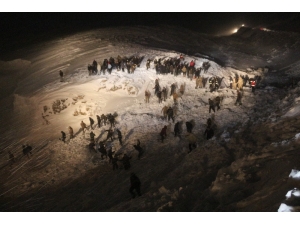 Çığ Bölgesinde Arama Çalışmalarına Ara Verildi