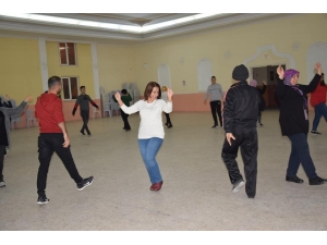 İlçe Milli Eğitim Müdürü Acar, Zeybek Oynadı