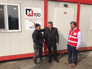 Evi Yanan Aileye Kızılay’dan Konteyner