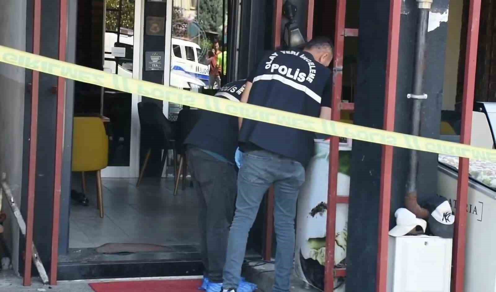 elektrik-akimina-kapilan-usta-merdivenden-duserek-hayatini-kaybetti