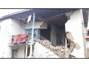 Yağmurdan Dolayı Çöken Kerpiç Evde Mahsur Kalan Bir Kişi Kurtarıldı