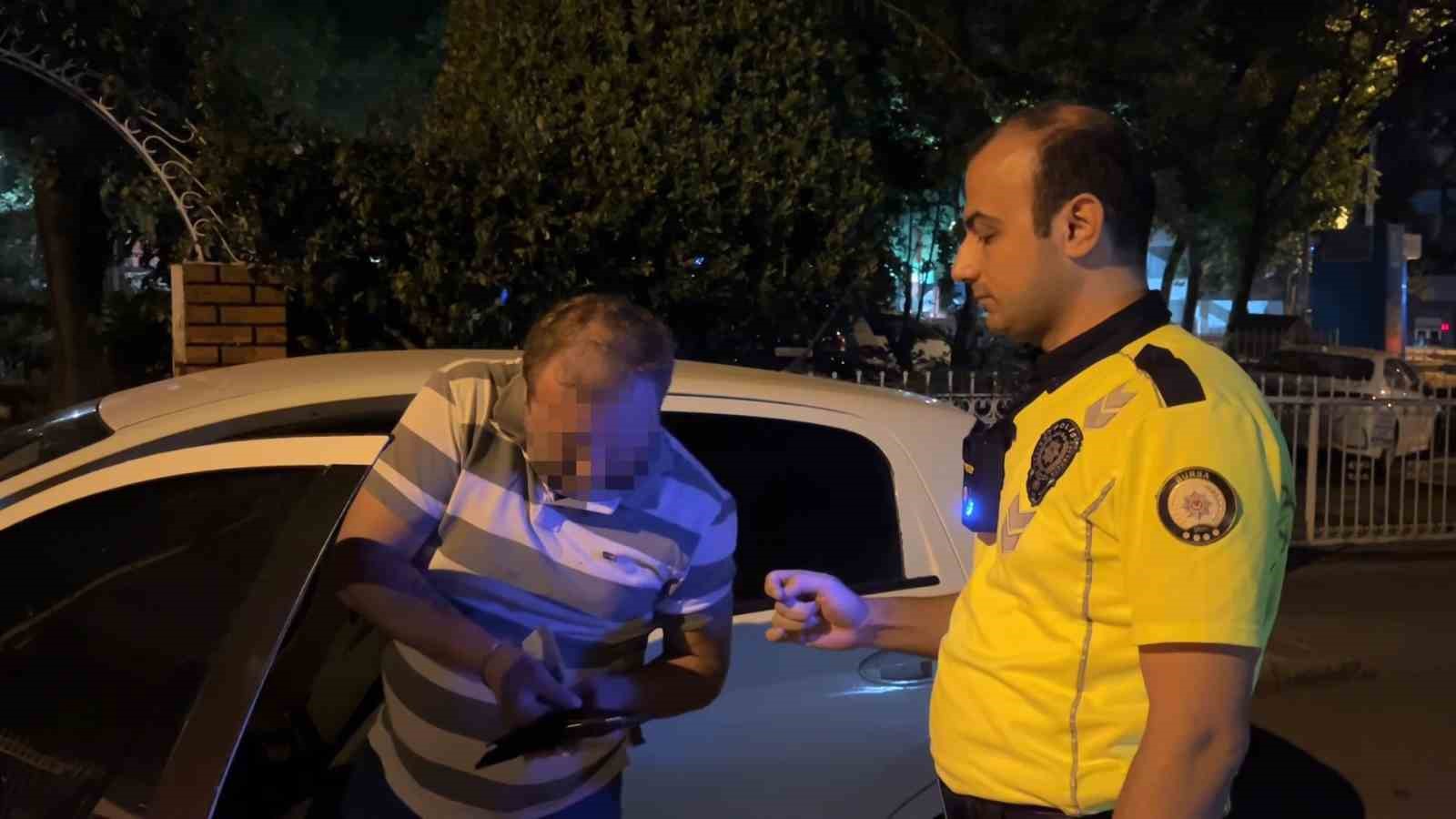 alkol-denetimini-gorunce-araci-park-etti-sigara-almaya-geldim-dedi