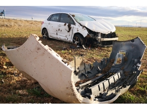 Aksaray’da Otomobil Şarampole Takla Attı: 2 Yaralı