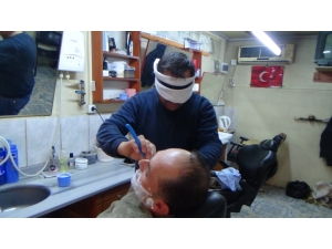 Berberden Gözü Kapalı Tıraş Şov