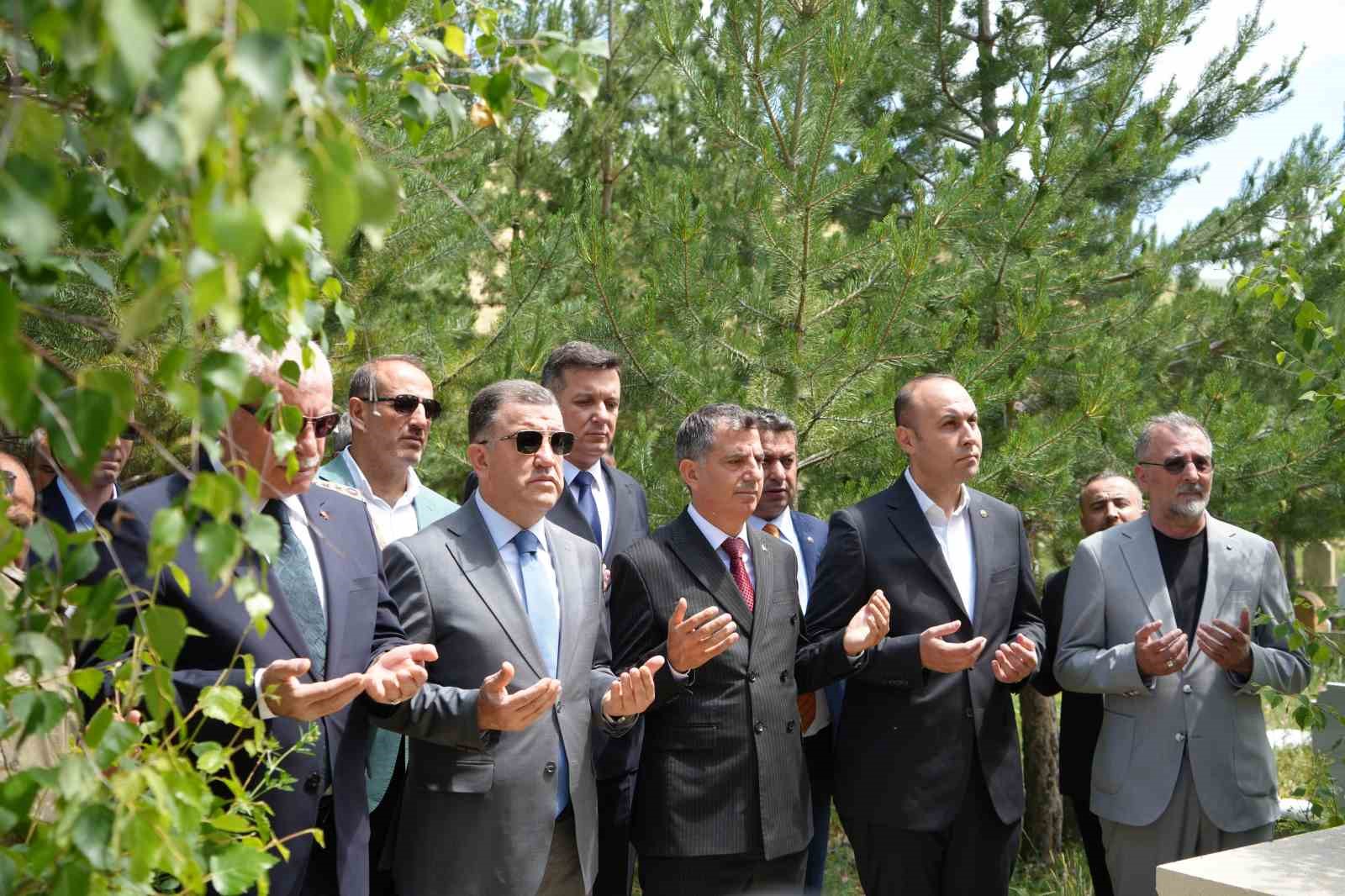30-uluslararasi-dede-korkut-soleni-basladi