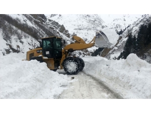 Bayburt-araklı Yoluna Çığ Düştü