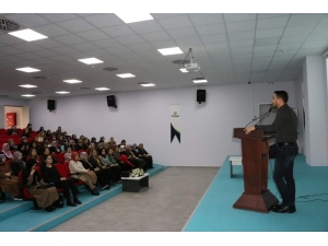 Düzceli Kadınlara Koruyucu Aile Ve Aile İçi İletişim Semineri