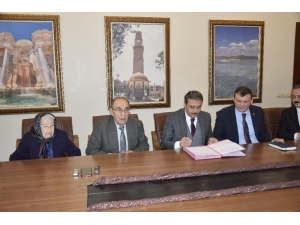 Hayırsever Çiftten 2 Milyon Bağış