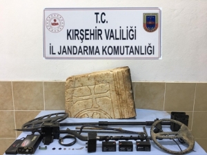 Jandarmadan Kaçak Kazı Operasyonu: 2 Gözaltı