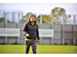 İbrahim Üzülmez: "Eskişehirspor Maçından Dersler Çıkaracağız"