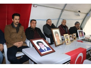 Hdp Önündeki Ailelerin Evlat Nöbeti 156’ncı Gününde