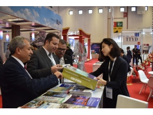 Başkan Akkaya, Akşehir Kirazı Çiçeği’ni Japonlara Tanıttı