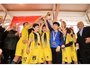 Miniminikler Turnuvasında Şampiyon Çeliktepespor Oldu
