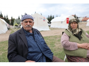 Depremlerle Sarsılan Akhisar’da Korku Devam Ediyor