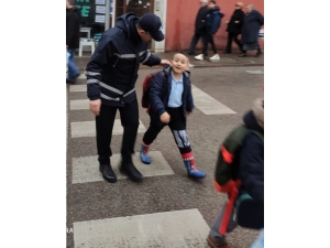 İzmit Zabıtası, Okul Önlerinde Görev Başında