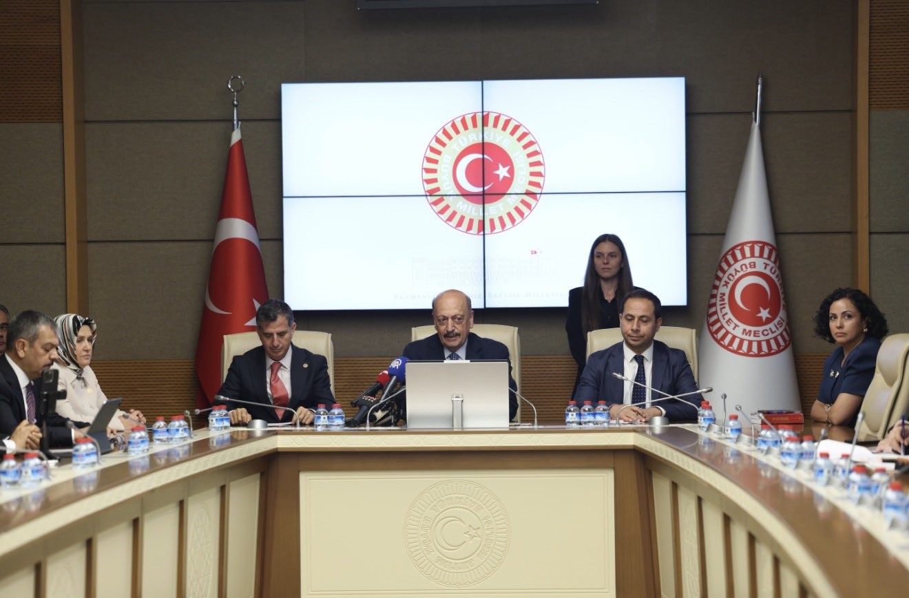 saglik-aile-calisma-ve-sosyal-isler-komisyonu-gazze-icin-toplandi