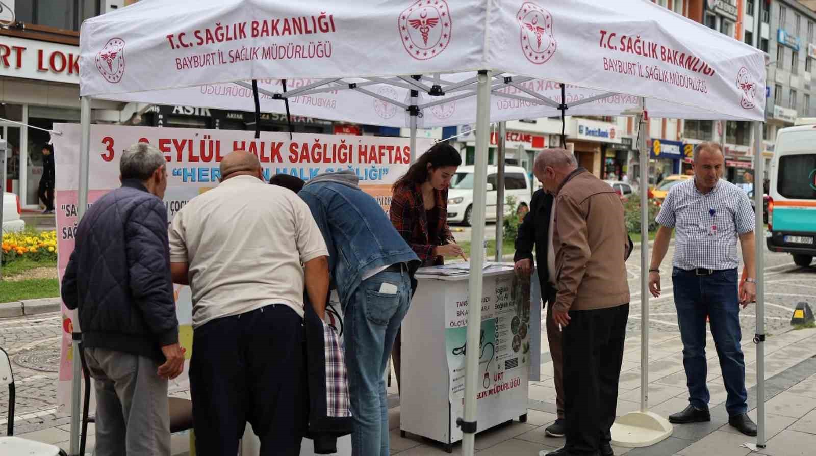 bayburt-ta-vatandaslara-ucretsiz-saglik-taramasi-yapildi