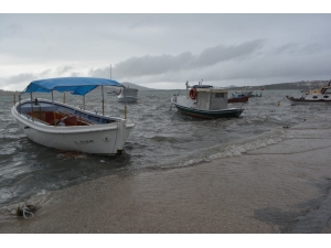 Balıkesir’de Fırtına Ve Yağış Etkili Oldu