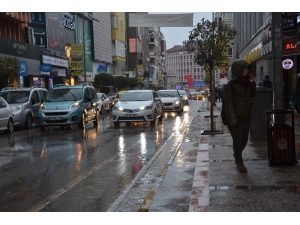 Balıkesir’de Beklenen Sağanak Yağışlar Başladı