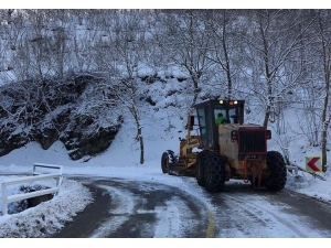 Hendek’te Karla Mücadele Sürüyor
