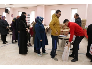 Lösev Niğde’de Et Dağıttı