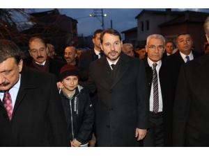 Bakan Albayrak Malatya’da Depremzedeleri Ziyaret Etti