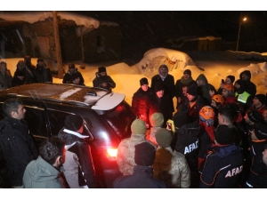 Çığ Bölgesinde Arama Kurtarma Çalışmalarına Ara Verildi