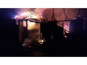 İnegöl’de İki Katlı Ev Yanarak Kül Oldu