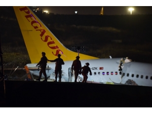 Sabiha Gökçen’de Pistten Çıkan Uçağın Enkazından 2 Yaralı Çıkarıldı