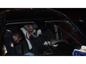 Kontrolden Çıkan Otomobil Önce Kaldırıma Sonra Ağaca Çarptı: 1 Yaralı