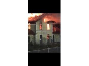 Kocaeli’de Tarihi Tren Garı Alev Alev Yandı