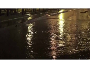 Kuşadası’nda Sağanak Yağmur Etkili Oldu