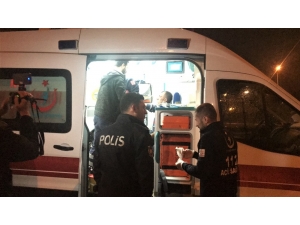 Tıra Çarpan Otomobilin Tavanı Uçtu: 5 Yaralı