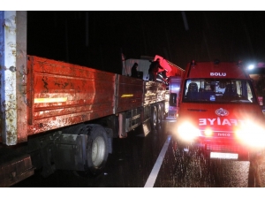 Tem’de Önünde İlerleyen Tıra Ok Gibi Saplanan Tırın Sürücüsü 2 Saatte Kurtarıldı