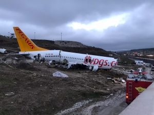 Pistten Çıkan Uçağın Enkazı Günün İlk Işıklarıyla Görüntülendi
