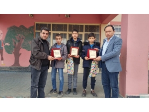 Yarışmada Kazandıkları Para Ödülünü Depremzedelere Bağışladılar