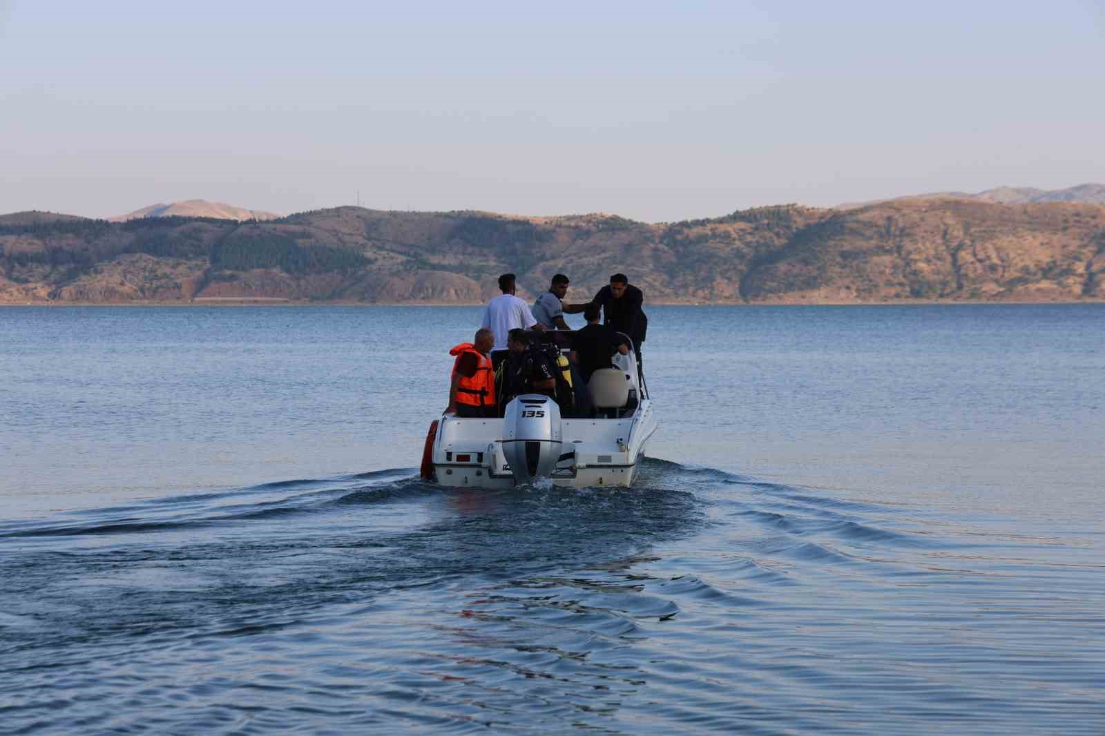 yuzmek-icin-gole-giren-cocuk-kayboldu