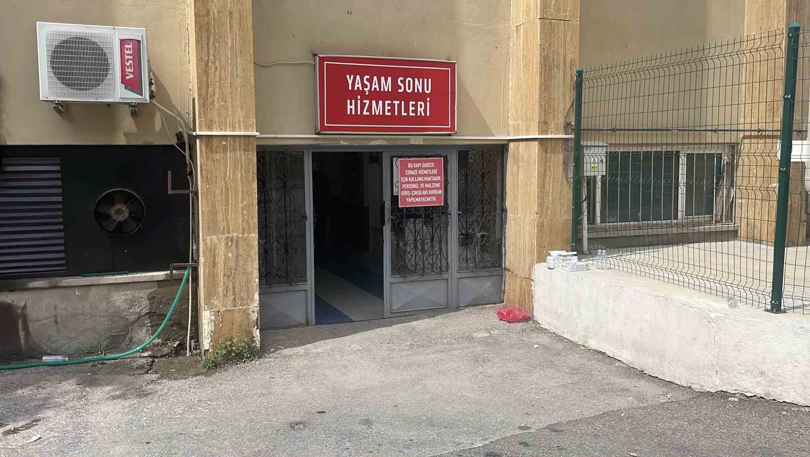 sivas-ta-kene-yapisan-adam-vefat-etti