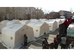 İddef, Elazığ’daki Depremzedeleri Yalnız Bırakmadı