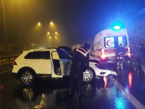 Tem Otoyolunda Cip Tıra Çarptı: 1 Ölü