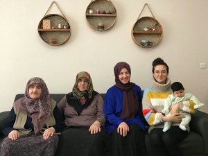 81 Yaşında Torununun Torununu Gördü