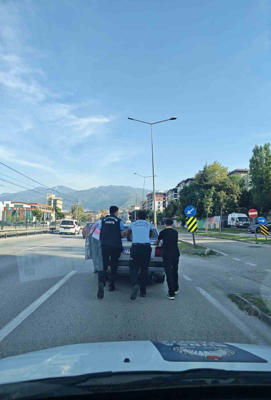 bursa-da-zabita-ekiplerinden-ornek-davranis