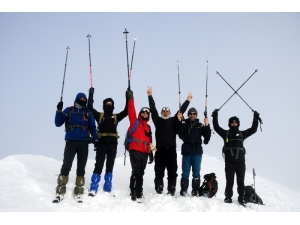 2 Bin 900 Rakımda Depremde Hayatını Kaybedenler İçin Saygı Duruşu