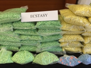 İstanbul Emniyet Müdürlüğünden Zehir Tacirlerine Darbe: 25 Kişi Tutuklandı