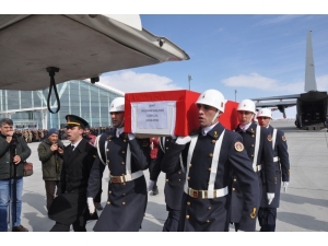 Karslı Şehidin Cenazesi Memleketine Getirildi