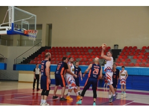 Hasketbol’da 100’ler Gülüyor