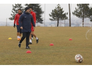 Nevşehir Belediyespor Teknik Direktörü Balcıoğlu, “Biz Vazgeçmedik, Geçmeyeceğiz”