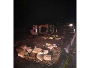 Kontrolden Çıkan Otomobil Takla Attı: 1 Ölü, 4 Yaralı