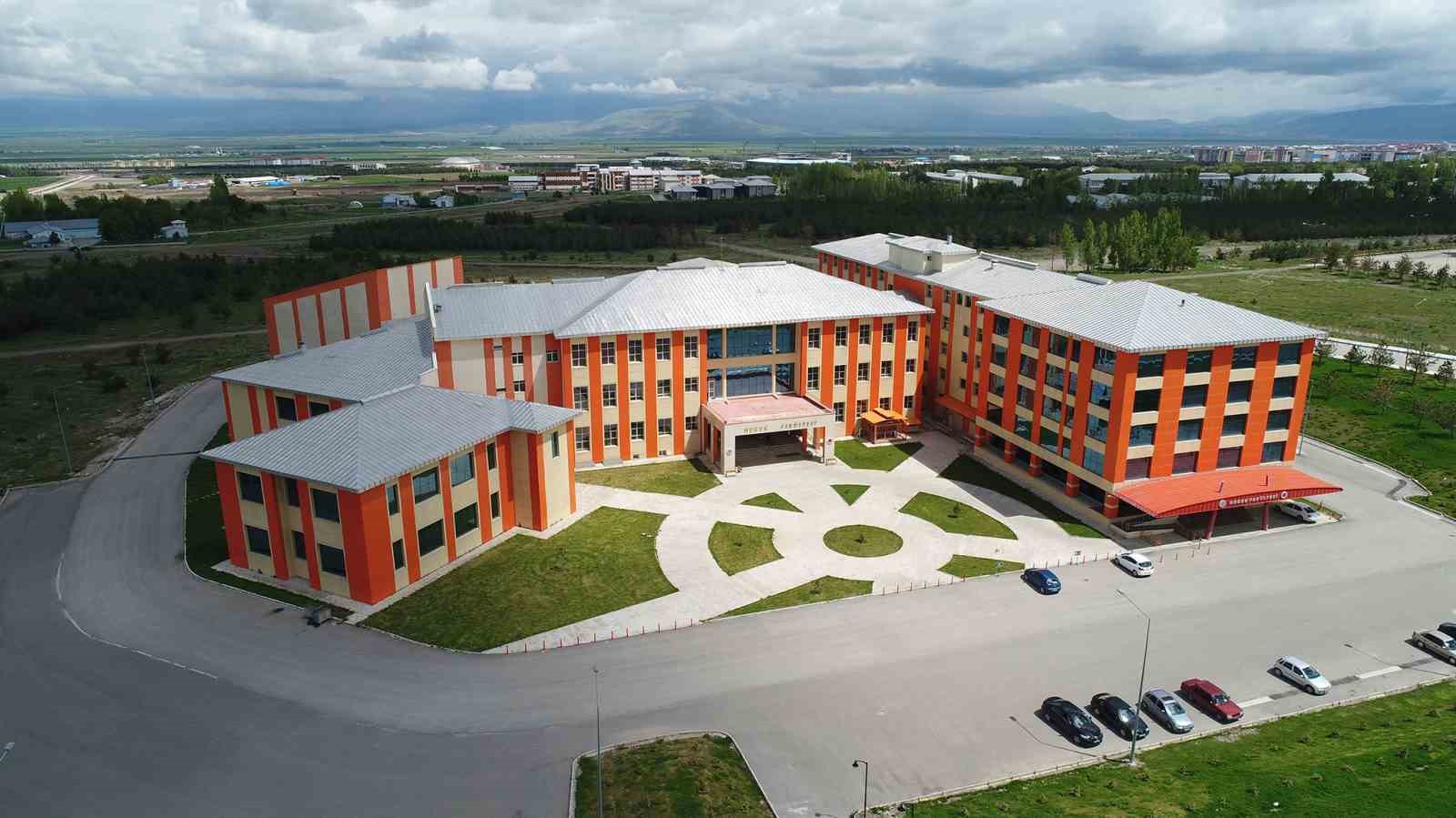 ataturk-universitesi-hukuk-fakultesi-mali-hukuk-anabilim-dalindan-uluslararasi-bilimsel-basari